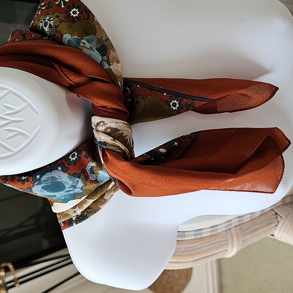 Vintage Square Floral Design Scarf - Picture 2 of 12